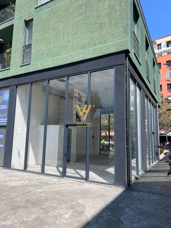 Tirane, jepet me qera ambjent biznesi Kati 0, 75 m² 1.550 € (YZBERISHT)