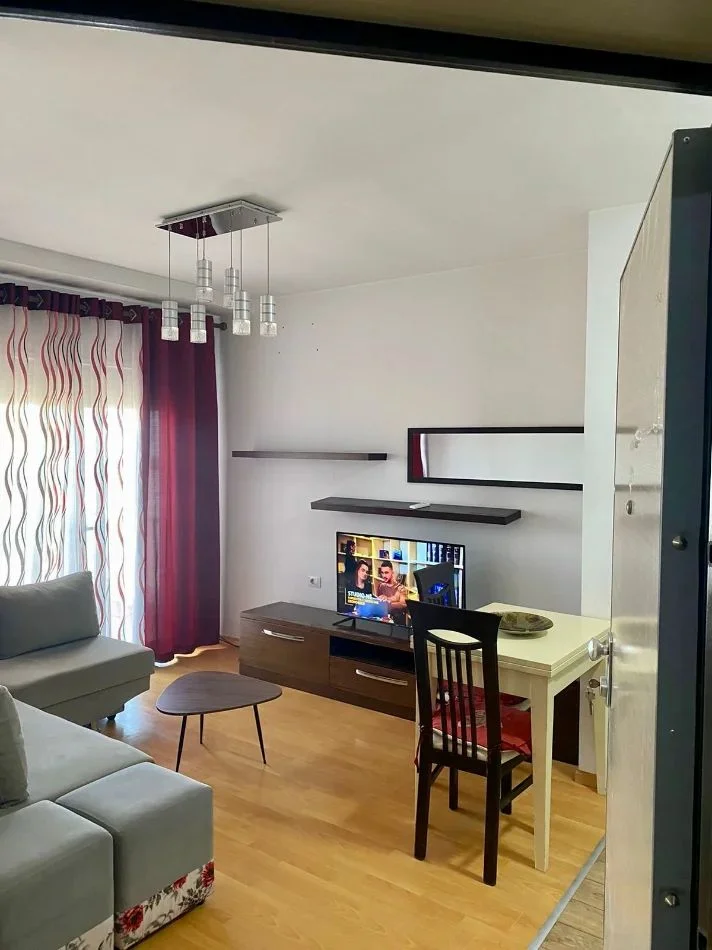 Tirane, jepet me qera apartament 1+1 Kati 6, 55 m² 500 € (PRANE SPAR)