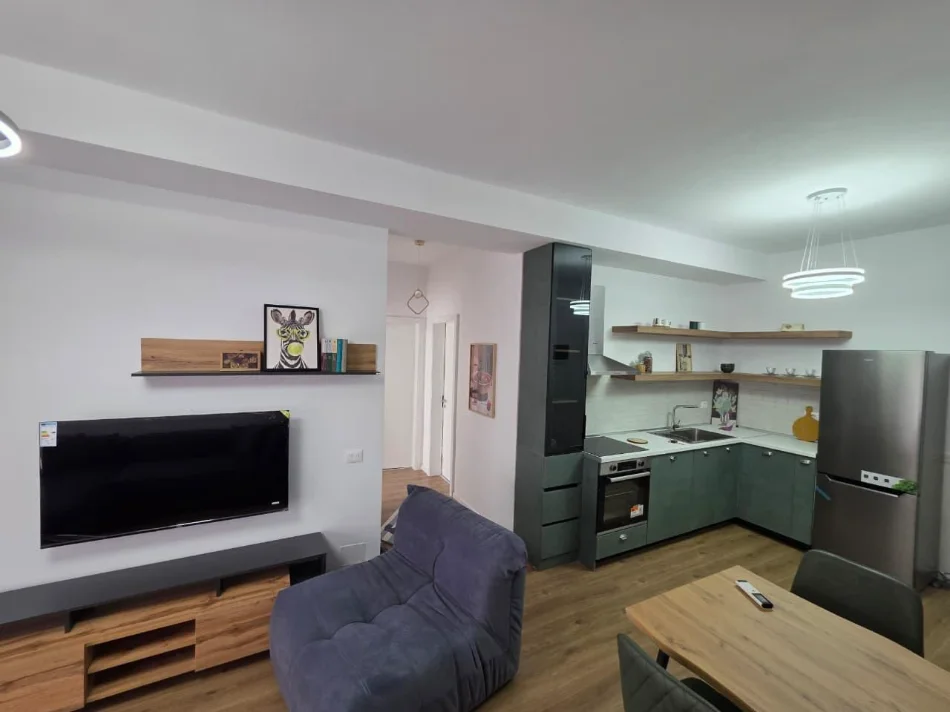 Tirane, jepet me qera apartament 2+1 Kati 8, 75 m² 520 € (ALI DEMI)