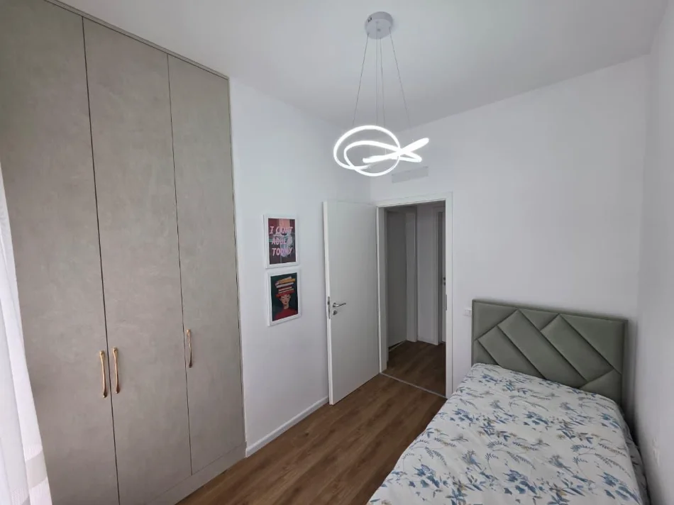 Tirane, jepet me qera apartament 2+1 Kati 8, 75 m² 520 € (ALI DEMI)