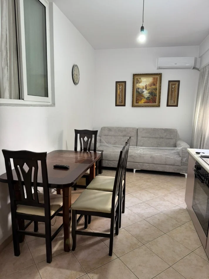 Tirane, jepet me qera apartament 1+1+Ballkon Kati 2, 60 m² 500 € (Kika 1) Komuna e Parisit