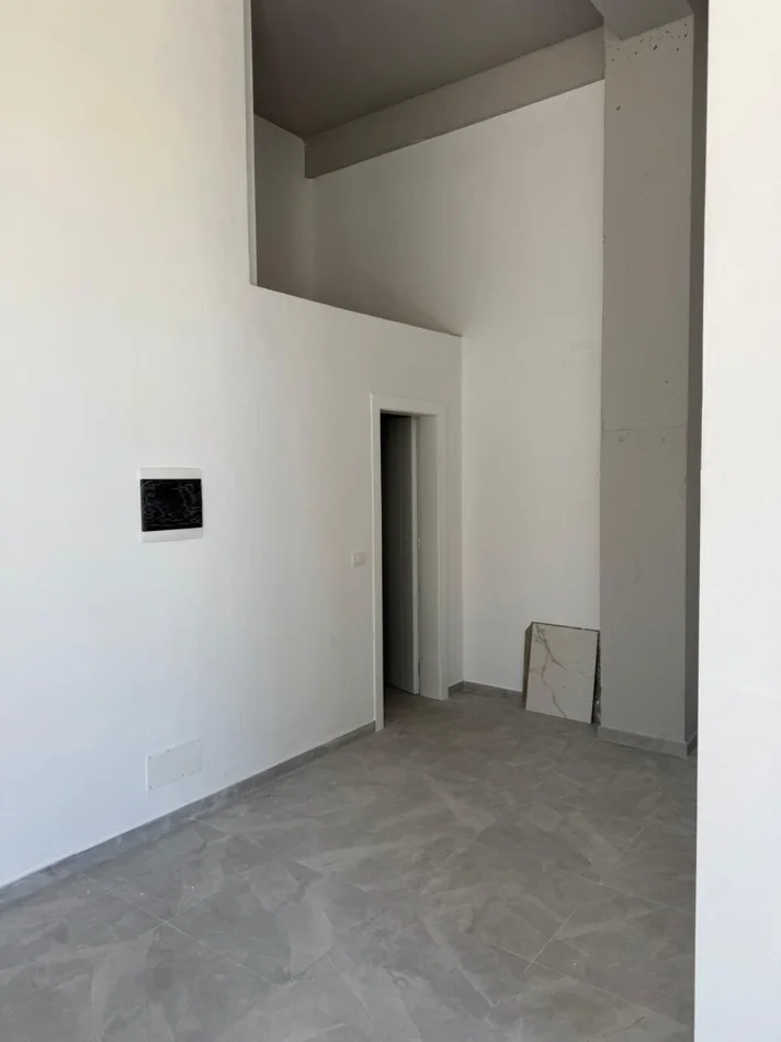 Tirane, jepet me qera dyqan Kati 0, 60 m² 600 € (Kompleksi Jolla)