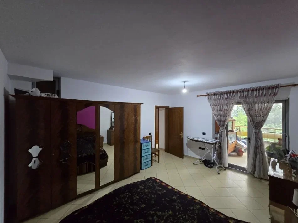 Tirane, jepet me qera apartament 2+1 Kati 2, 110 m² 550 € (PRANE PALLATIT ME SHIGJETA)