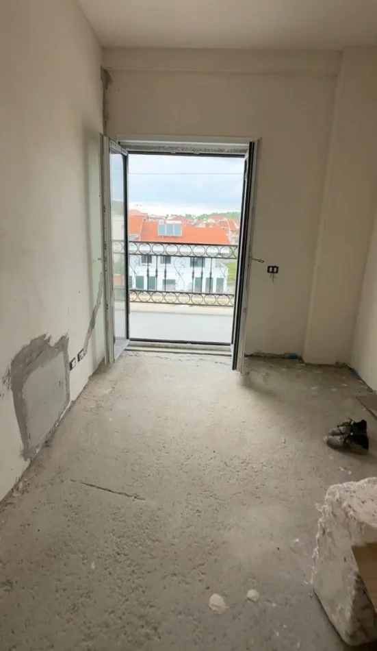 Tirane, shitet apartament 1+1 Kati 2, 77 m² 120.000 € 