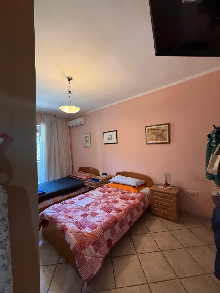 Tirane, shitet apartament 1+1 Kati 2, 53 m² 150.000 € (RRUGA BARDHYL)