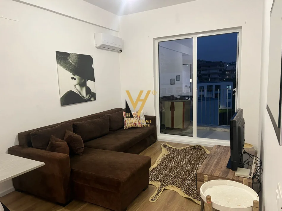 Tirane, jepet me qera apartament 1+1+Ballkon Kati 3, 60 m² 400 € (FRESKU)