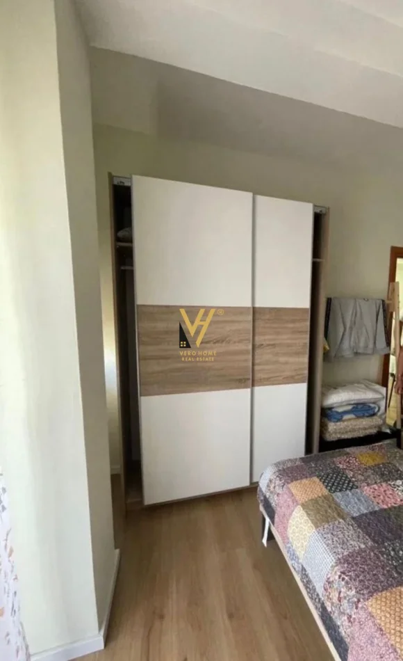 Tirane, jepet me qera apartament 1+1+Ballkon Kati 5, 63 m² 600 € (KOMUNA E PARISIT)