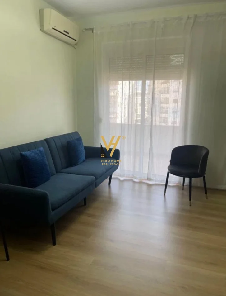 Tirane, jepet me qera apartament 1+1+Ballkon Kati 5, 63 m² 600 € (KOMUNA E PARISIT)