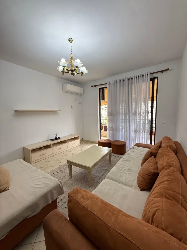 Tirane, jepet me qera apartament 3+1 Kati 5, 120 m² 75.000LEKE (RRUGA PANORAMA)