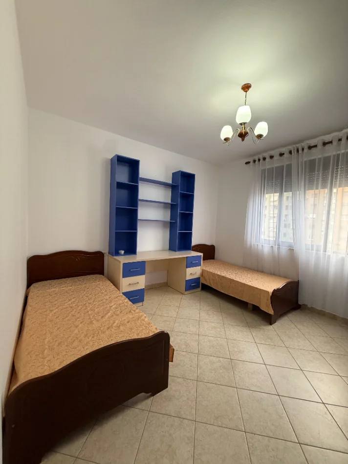 Tirane, jepet me qera apartament 3+1 Kati 5, 120 m² 75.000LEKE (RRUGA PANORAMA)