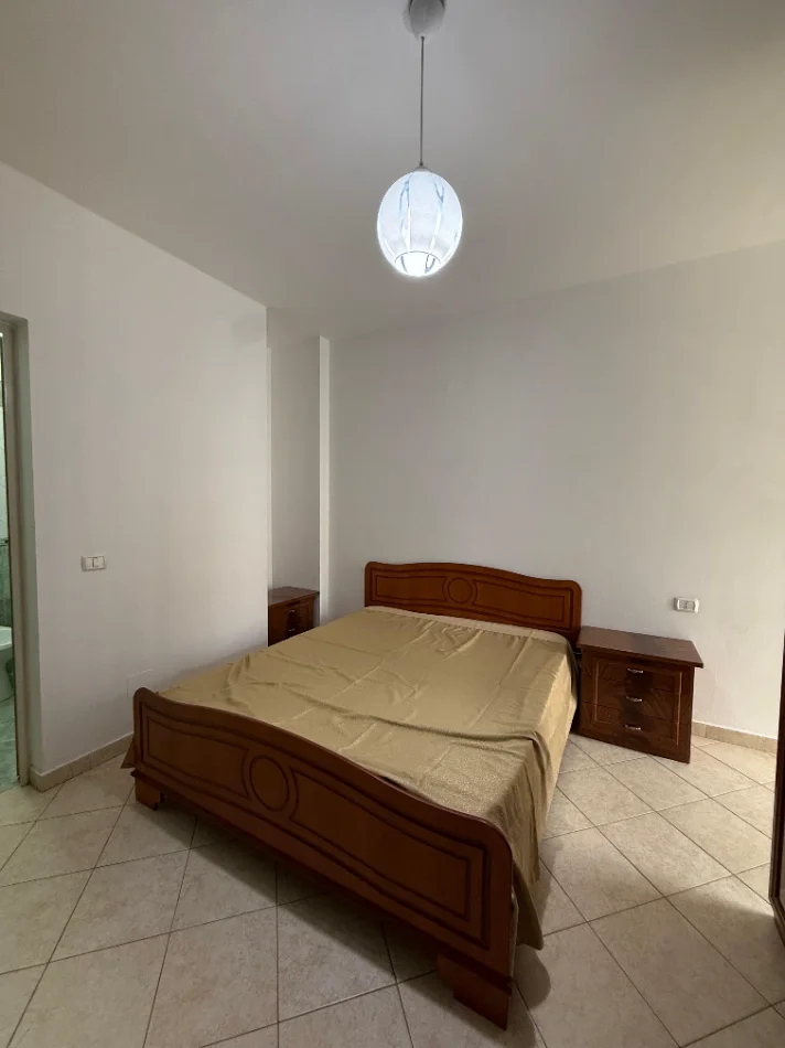 Tirane, jepet me qera apartament 3+1 Kati 5, 120 m² 75.000LEKE (RRUGA PANORAMA)