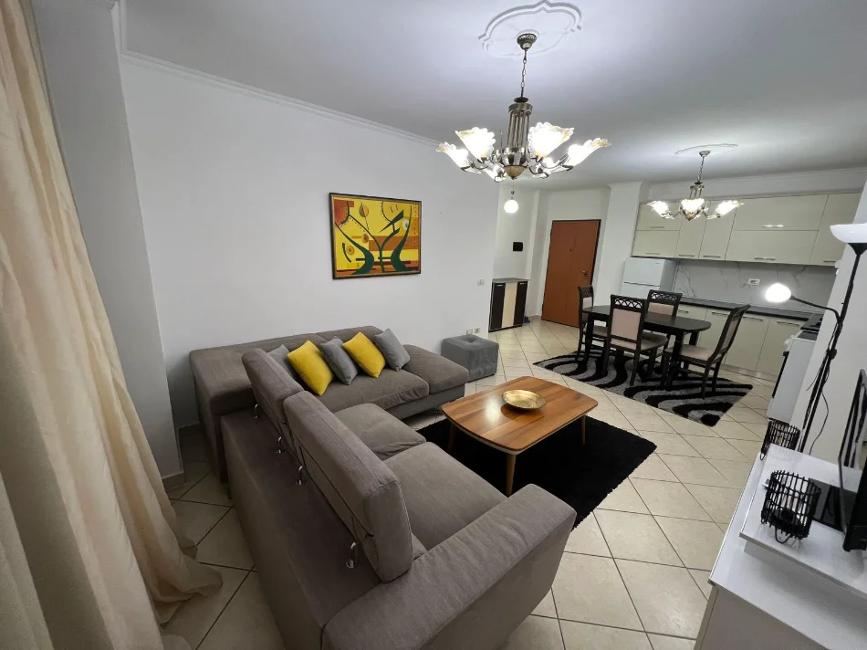 Tirane, jepet me qera apartament 2+1 Kati 4, 86 m² 650 € (Komuna Parisit)