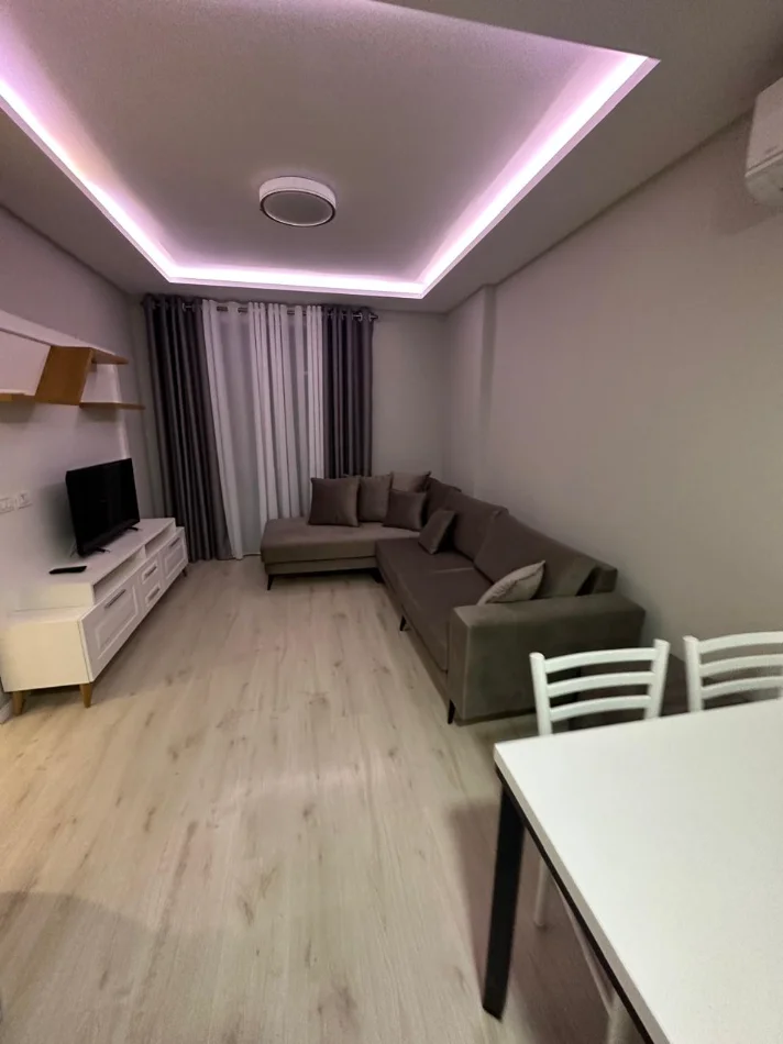 Tirane, jepet me qera apartament 2+1+Ballkon Kati 7, 90 m² 650 € (Unaza e Re)
