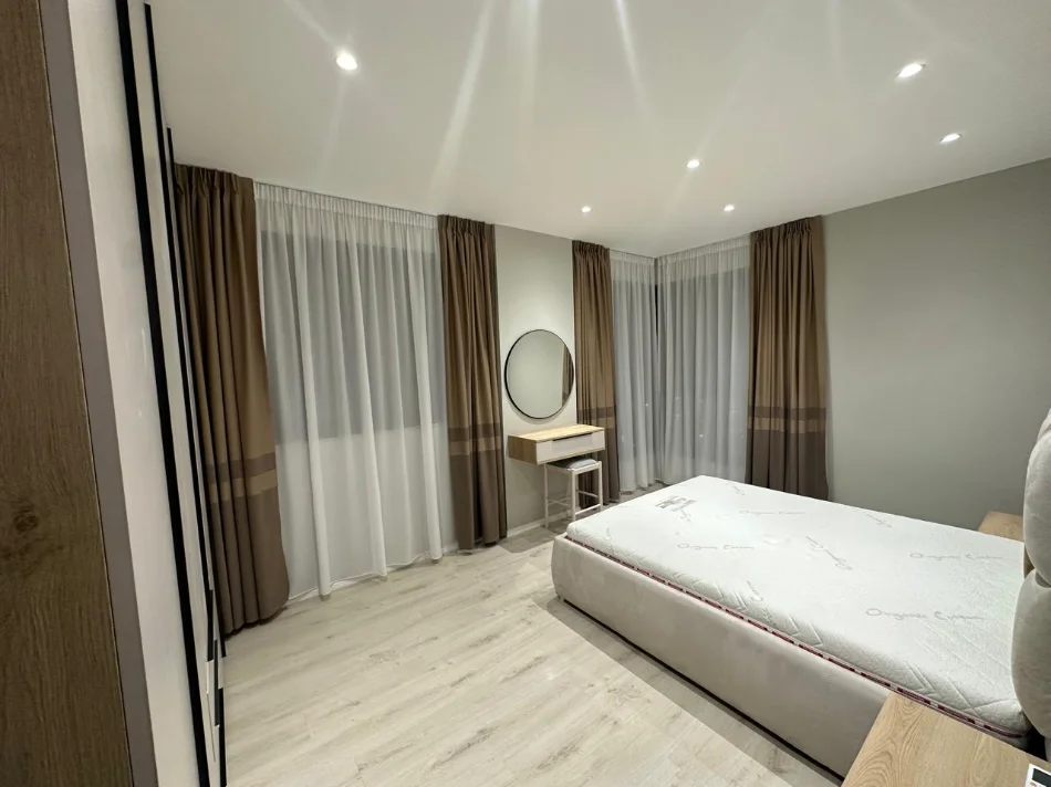 Tirane, jepet me qera apartament 2+1+Ballkon Kati 7, 90 m² 650 € (Unaza e Re)