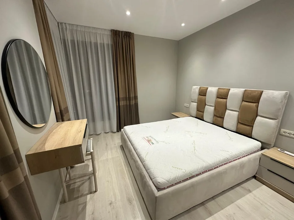Tirane, jepet me qera apartament 2+1+Ballkon Kati 7, 90 m² 650 € (Unaza e Re)