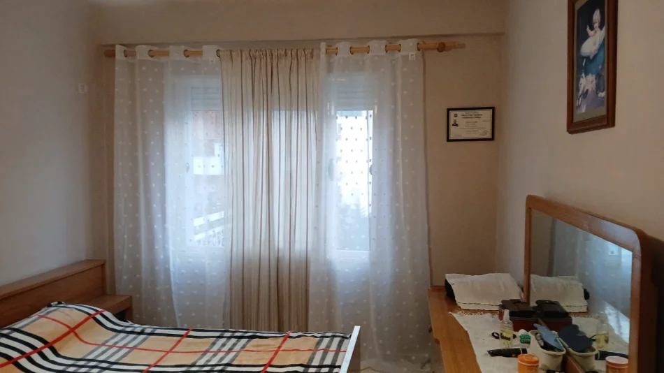 Tirane, jepet me qera apartament 1+1+Ballkon Kati 4, 75 m² 350 € (Fresk, Rruga e Teleferikut)