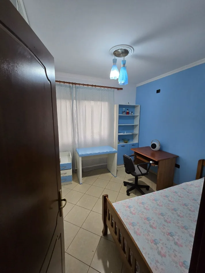 Tirane, jepet me qera apartament 2+1 Kati 2, 108 m² 500 € (bulevari bajram curri)