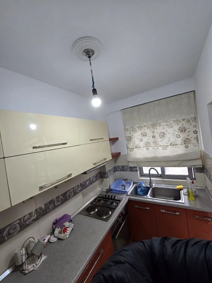 Tirane, jepet me qera apartament 2+1 Kati 2, 108 m² 500 € (bulevari bajram curri)