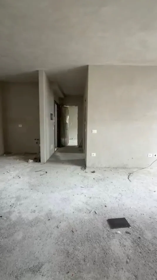 Durres, shitet apartament 3+1+Aneks+Ballkon Kati 1, 120 m² (Pranë Sigurimeve Shoqërore ose Zjarrëfikses)