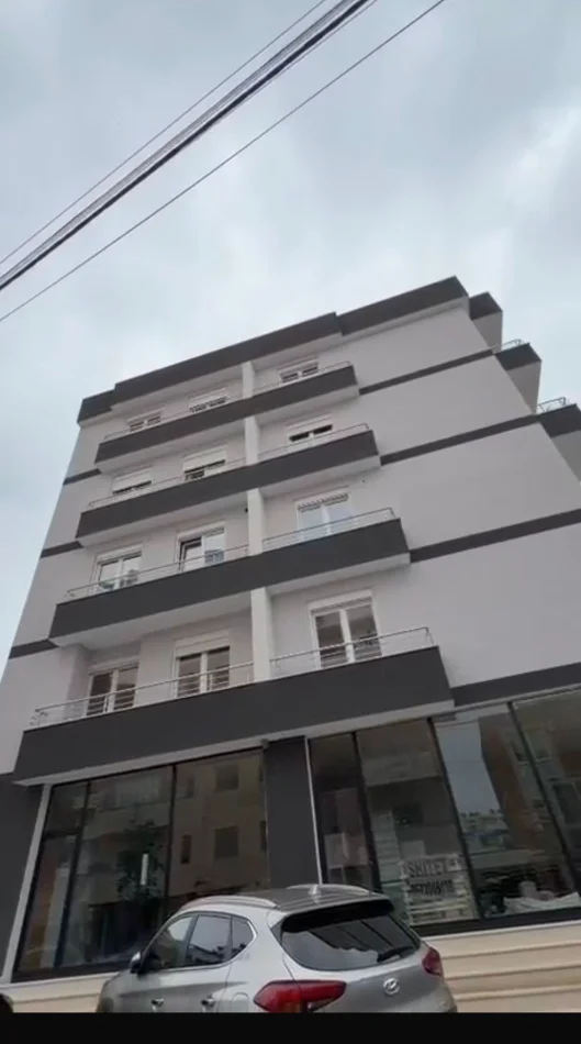 Durres, shitet apartament 3+1+Aneks+Ballkon Kati 1, 120 m² (Pranë Sigurimeve Shoqërore ose Zjarrëfikses)