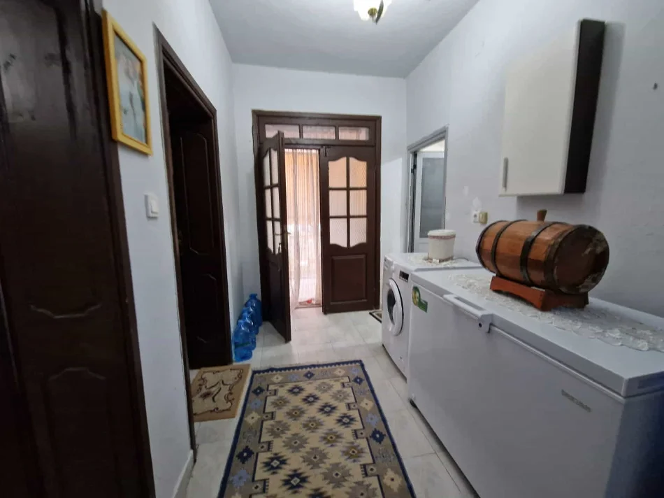 Tirane, shes Vile 2+1 Kati 1, 350 m² 185.000 € (yzberisht)