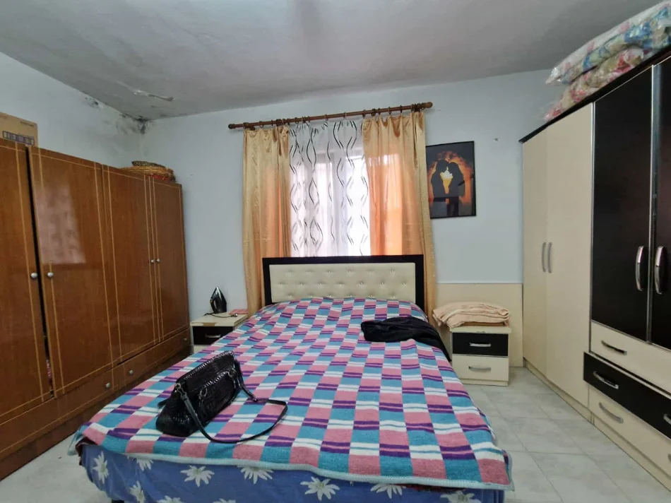 Tirane, shes Vile 2+1 Kati 1, 350 m² 185.000 € (yzberisht)