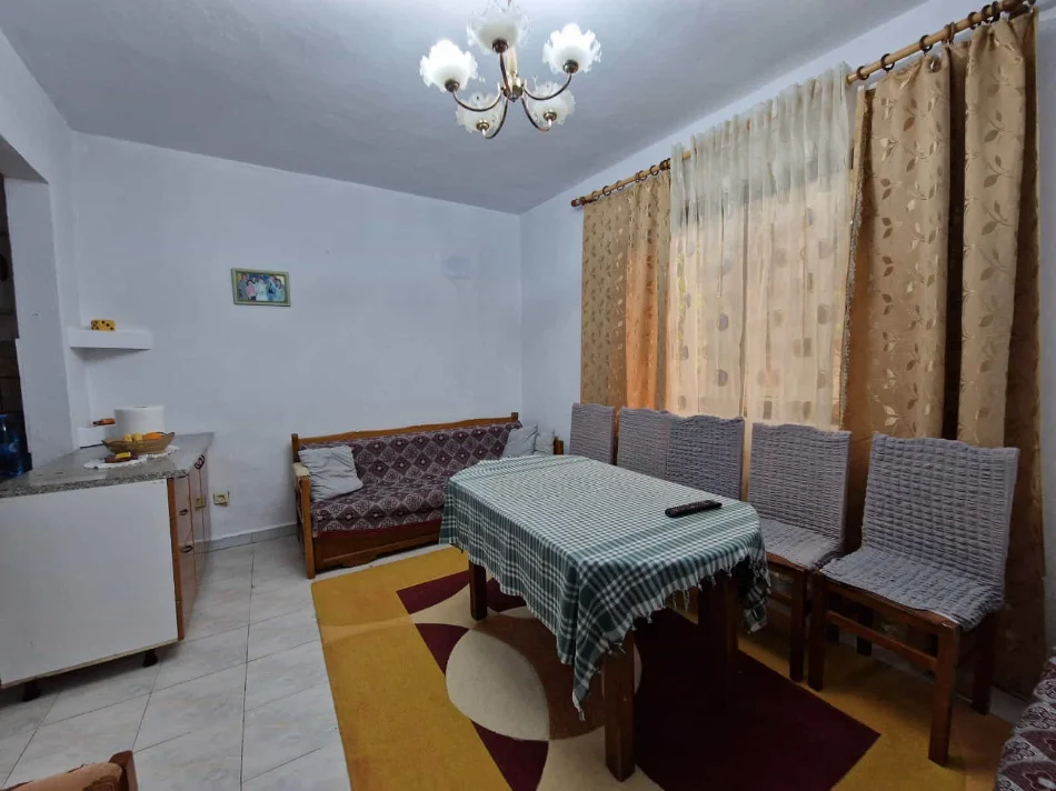 Tirane, shes Vile 2+1 Kati 1, 350 m² 185.000 € (yzberisht)