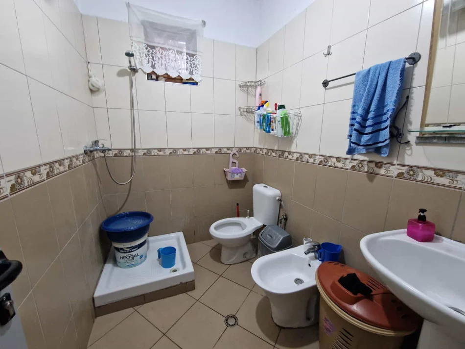 Tirane, shes Vile 2+1 Kati 1, 350 m² 185.000 € (yzberisht)