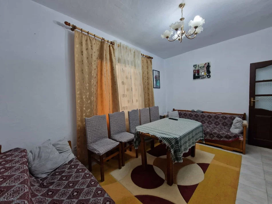 Tirane, shes Vile 2+1 Kati 1, 350 m² 185.000 € (yzberisht)
