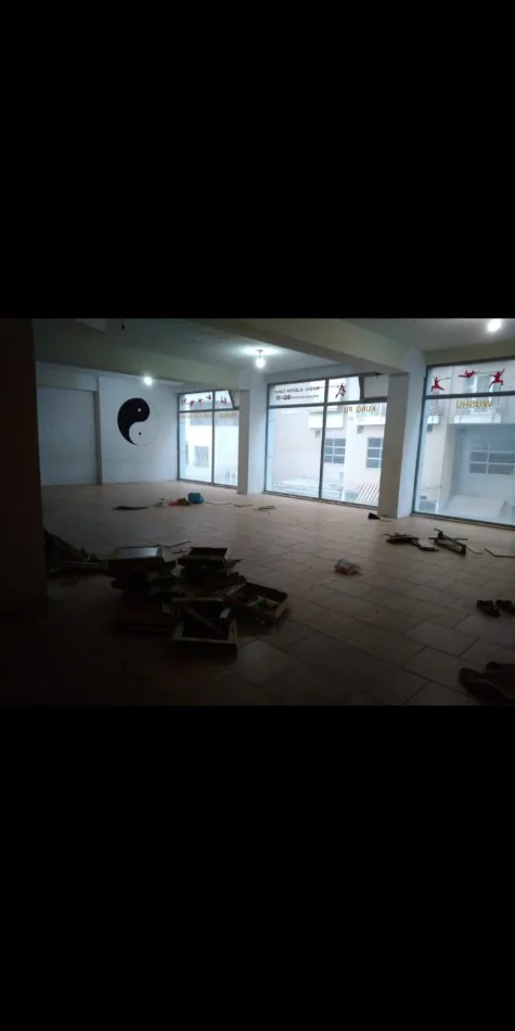 Tirane, jepet me qera zyre Kati 1, 150 m² 700 € (ASTIR)