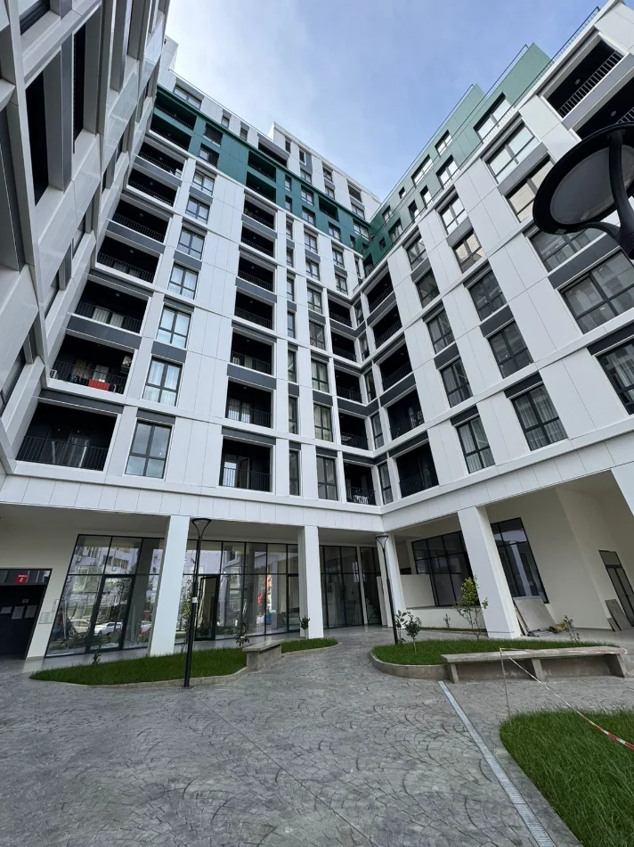 Tirane, jepet me qera dyqan Kati 0, 100 m² 2.500 € (KOMUNA E PARISIT)