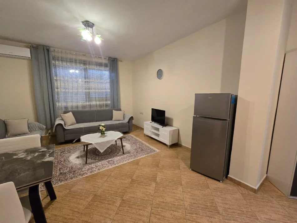 Tirane, jepet me qera apartament 2+1+Ballkon Kati 5, 100 m² 800 € (Rruga e Kosovarëve)