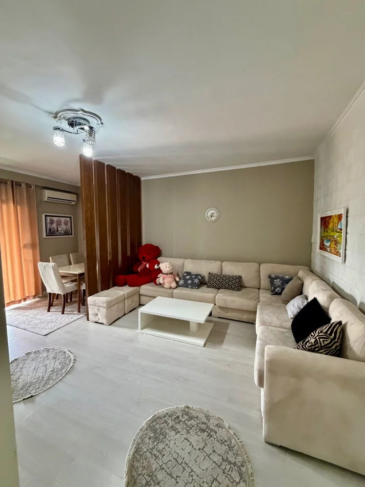 Tirane, jepet me qera apartament 1+1+Ballkon , 80 m² 350 € (Treshi)
