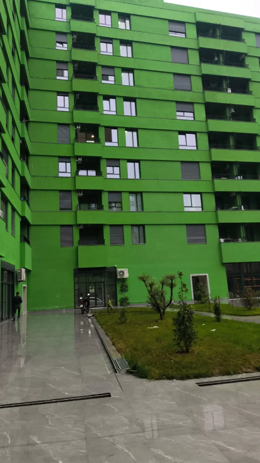 Tirane, jepet me qera apartament 1+1+Ballkon Kati 4, 74 m² 550 € (rruga 5 maji)