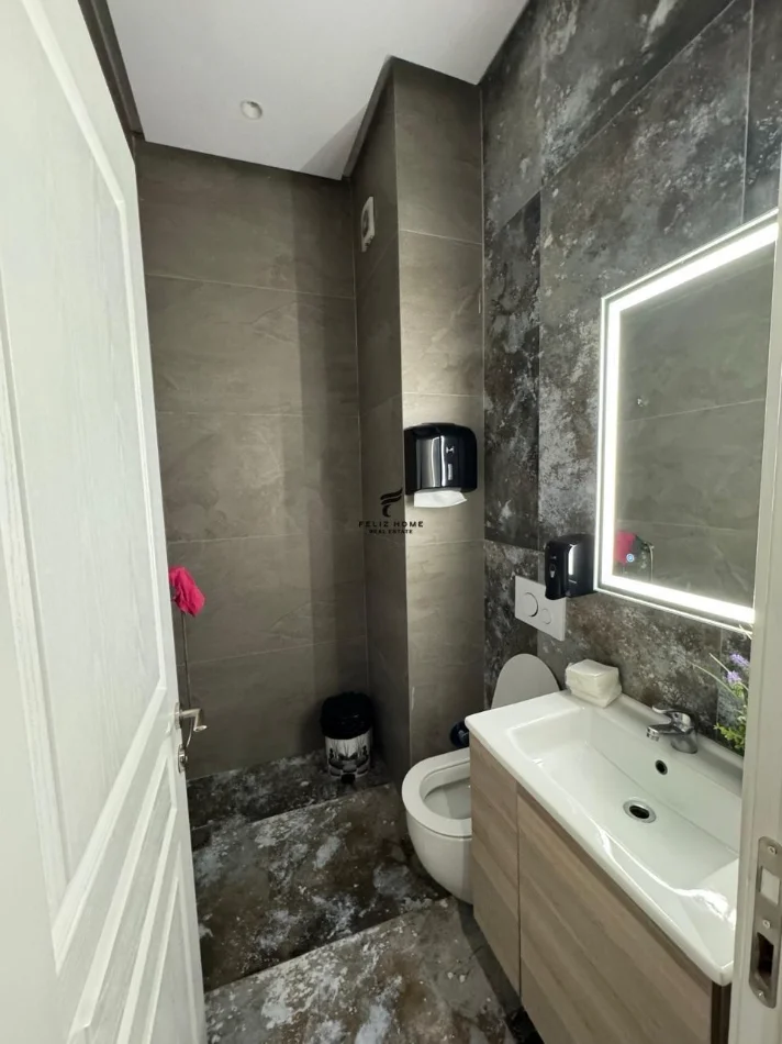 Tirane, jepet me qera zyre Kati 7, 51 m² 650 € (YZBERISHT)