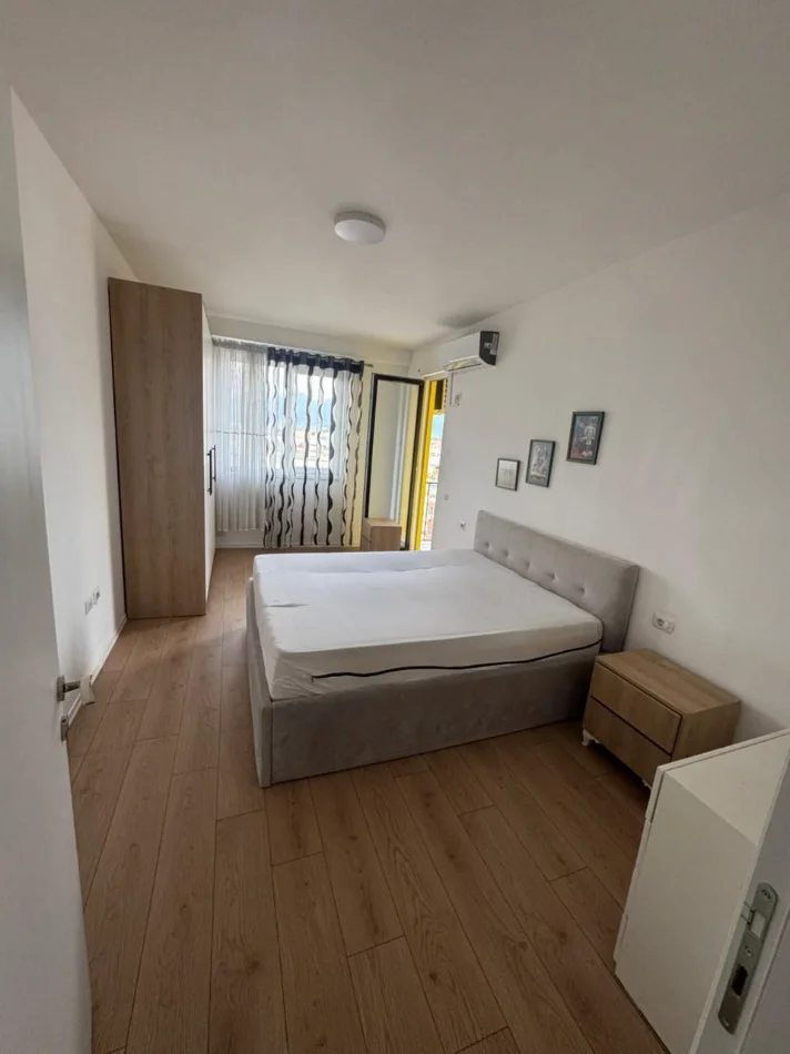 Tirane, jepet me qera apartament 2+1 Kati 4, 100 m² 500 € (GRAND GALLERY)