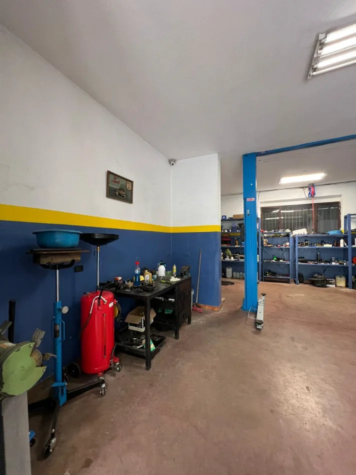 Tirane, jepet me qera ambjent biznesi Kati 0, 120 m² 1.800 € (KRYQI KUQ)