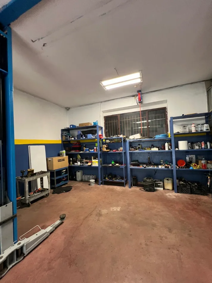 Tirane, jepet me qera ambjent biznesi Kati 0, 120 m² 1.800 € (KRYQI KUQ)