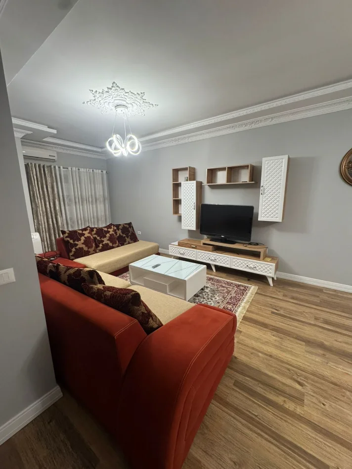 Tirane, jepet me qera apartament 2+1+Ballkon Kati 5, 115 m² 500 € (Yzberisht)