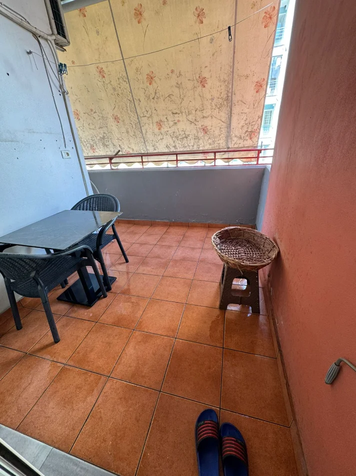 Tirane, jepet me qera apartament 2+1+Ballkon Kati 5, 115 m² 500 € (Yzberisht)