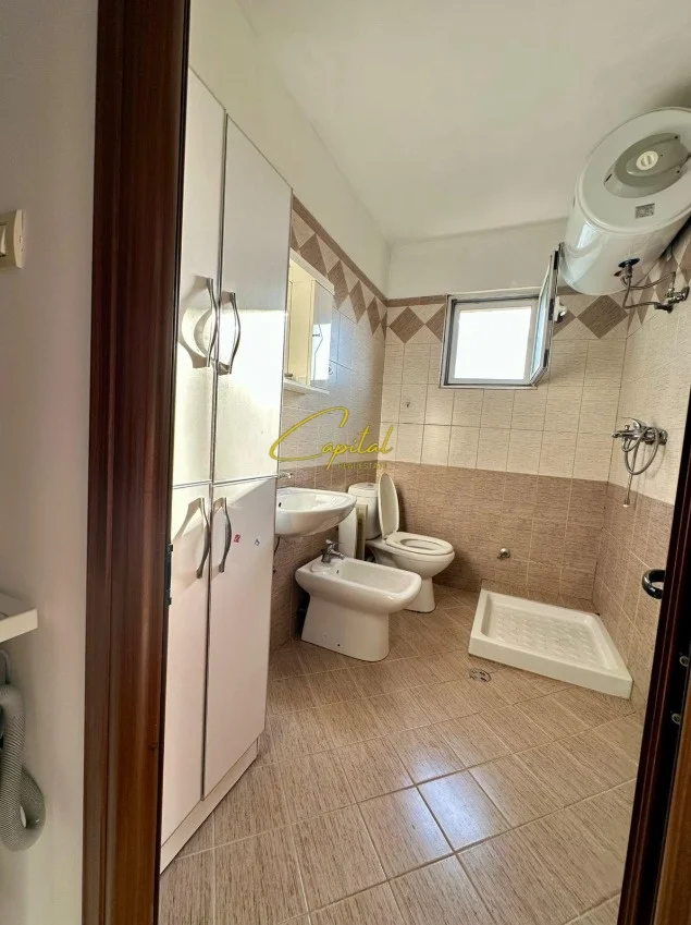 Tirane, jepet me qera apartament 1+1 Kati 5, 60 m² 400 € (LAPRAKE)