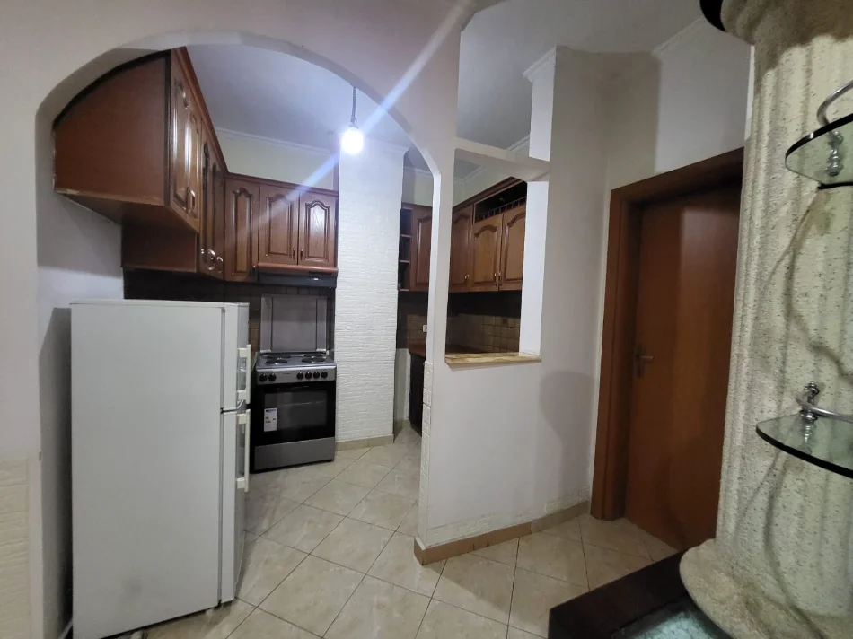 Tirane, jepet me qera apartament 2+1+Ballkon Kati 5, 90 m² 450 € 