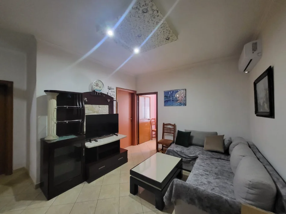 Tirane, jepet me qera apartament 2+1+Ballkon Kati 5, 90 m² 450 € 