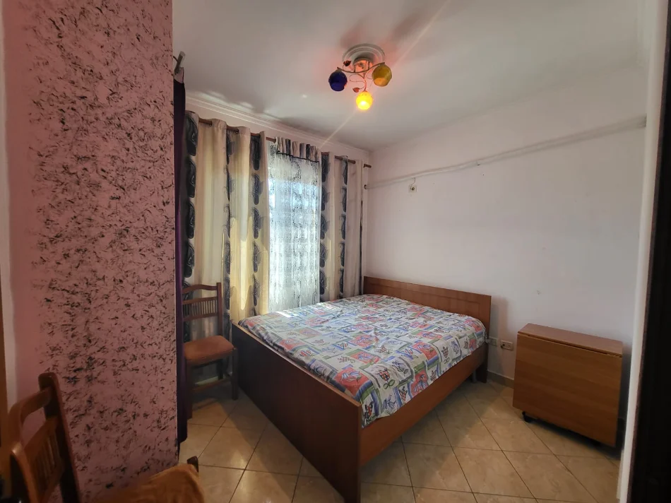 Tirane, jepet me qera apartament 2+1+Ballkon Kati 5, 90 m² 450 € 