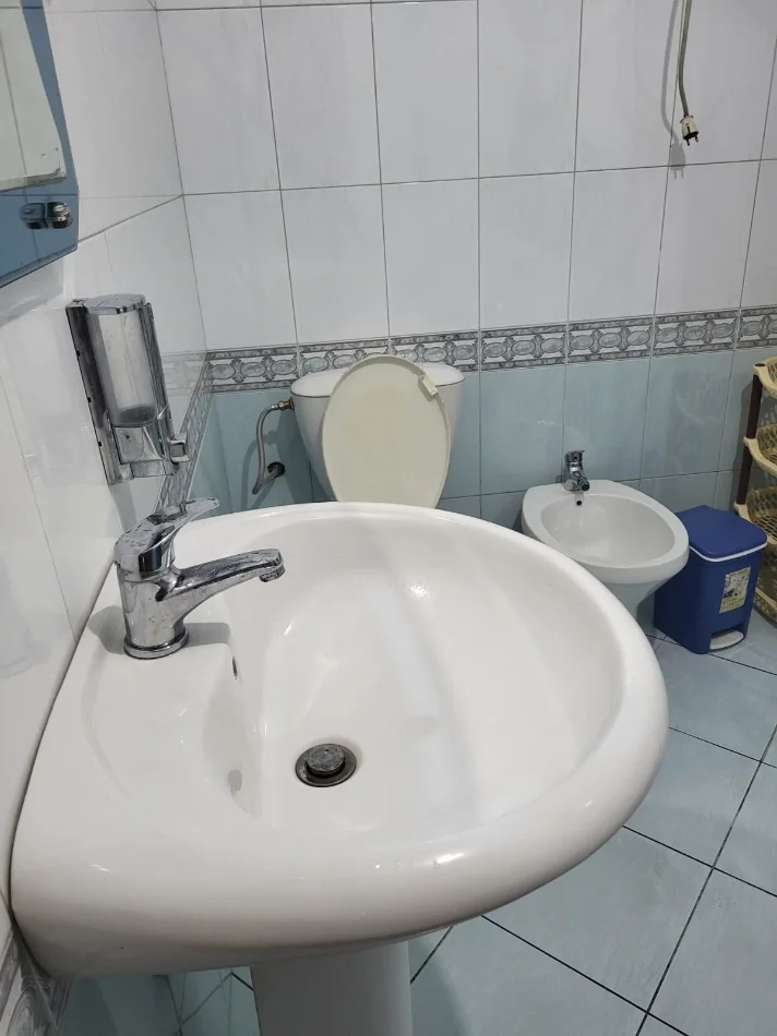 Tirane, jepet me qera apartament 2+1+Ballkon Kati 5, 90 m² 450 € 