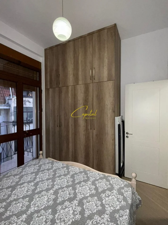 Tirane, jepet me qera apartament 1+1 Kati 3, 75 m² 600 € (ISH BLLOKU)