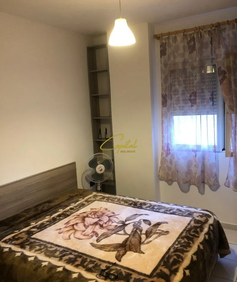 Tirane, jepet me qera apartament 1+1 Kati 3, 60 m² 400 € (XHAMLLIKU)