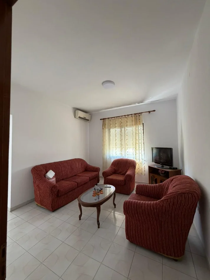 Tirane, jepet me qera apartament 1+1+Ballkon Kati 5, 65 m² 450 € 