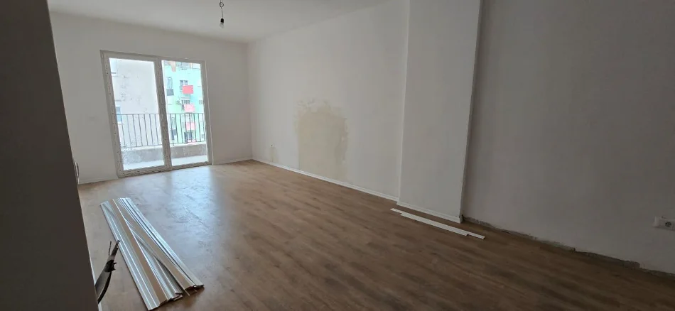 Tirane, shitet apartament 2+1 Kati 3, 116 m² (Laprake)