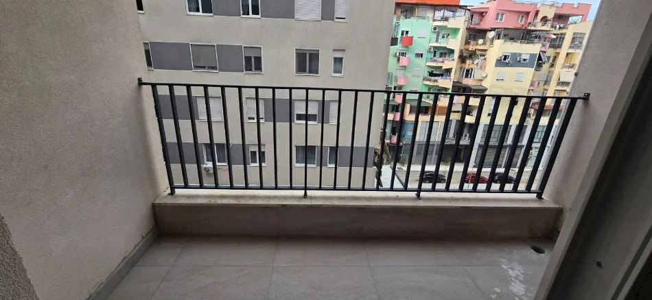 Tirane, shitet apartament 2+1 Kati 3, 116 m² (Laprake)